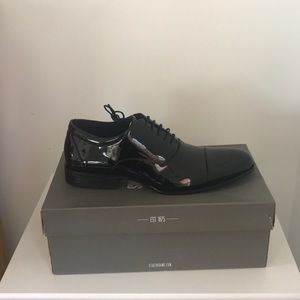 Size 13 men’s dress shoes untouched , never worn